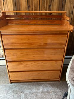 4 Drawer Dresser With Optional Changing Table Top/Read Description