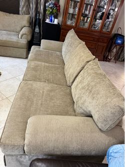 Sofa for sale (2&3 seater) in good condition