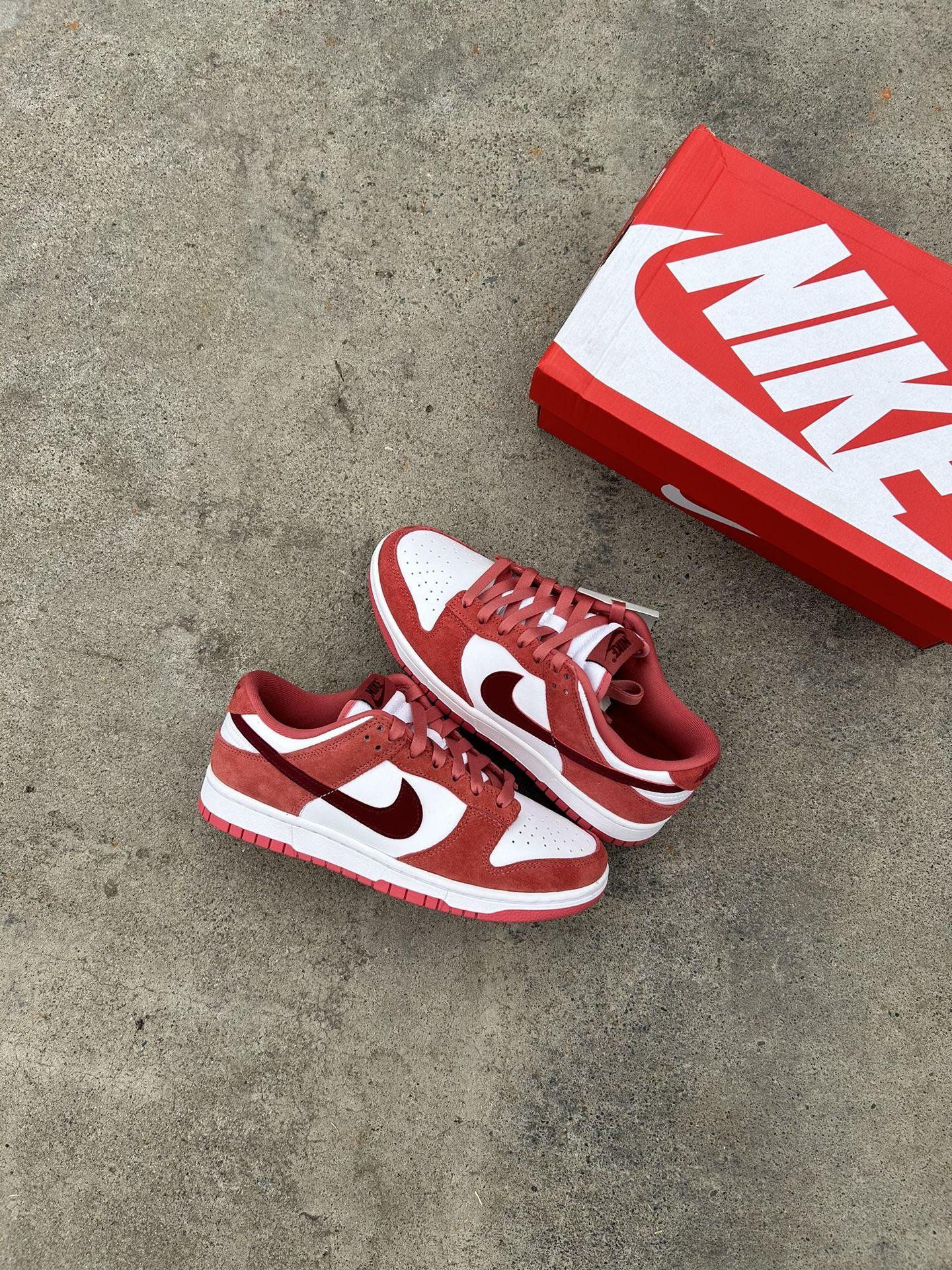 Nike Dunk Valentine Size 8.5W