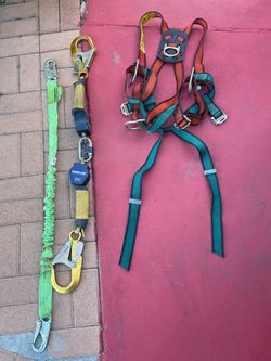Harness and retractable yoyo