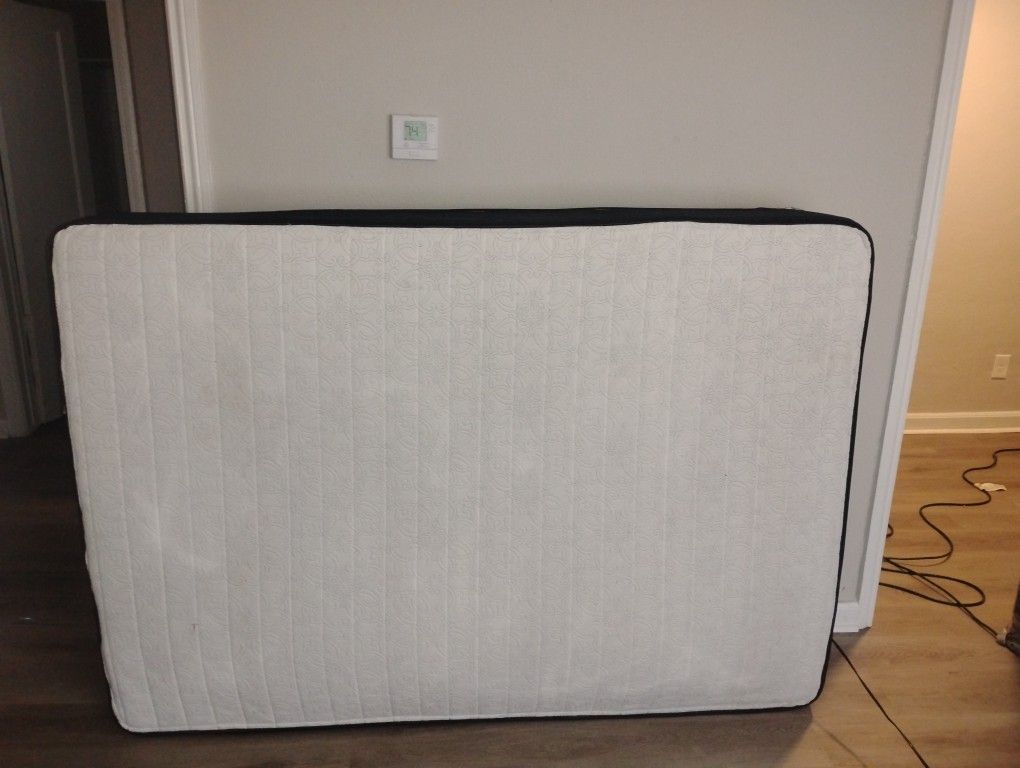 Full Size Bed With Mattress, Box spring And Railing,King Size Bed With Mattress And Box Spring, Lighty Used