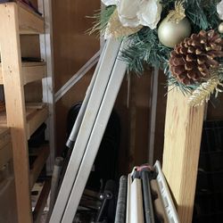 Dos Mesas Grandes  $45 Cada Una Y Tengo Sillas 