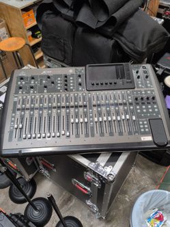 Behringer X32 full size