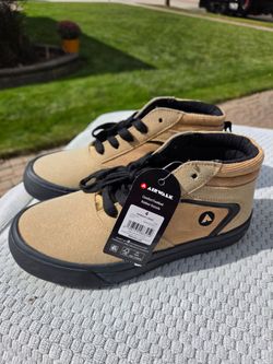 Boys new suede shoes. Sz 4