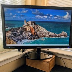Samsung 24" LCD computer monitor in like new condition