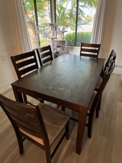 Table - sits 6