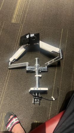 Humanscale Pro dual monitors arms with M/connect 3 pro deck