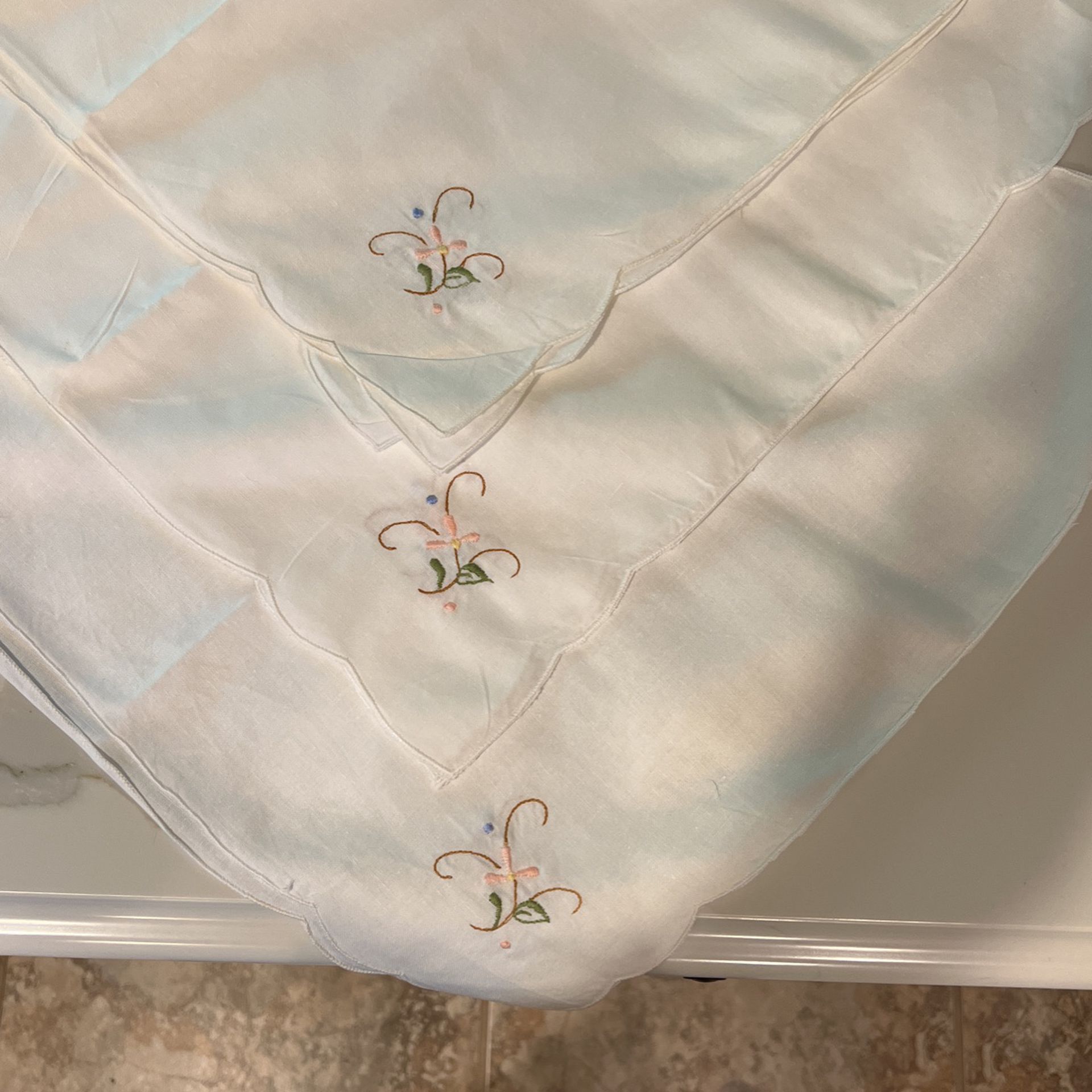 Cloth Napkins With Flower Embroidery 