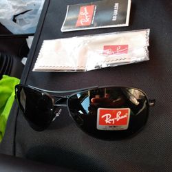 Ray Ban Sunglasses 😎 $85 Firm Nothing Less No Negotiable
