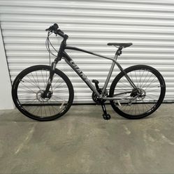 Giant Roam 3 – (54cm) Frame – Shimano 3x9 – Disc Brakes – Excellent Condition