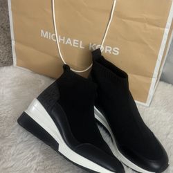 Brand New Michael Kors Women’s Boots Size 7.5