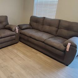 Brand New! 2pc Living Room Set😍
Take it home with $49down 
Hablamos Español Y Financiamos 🙋