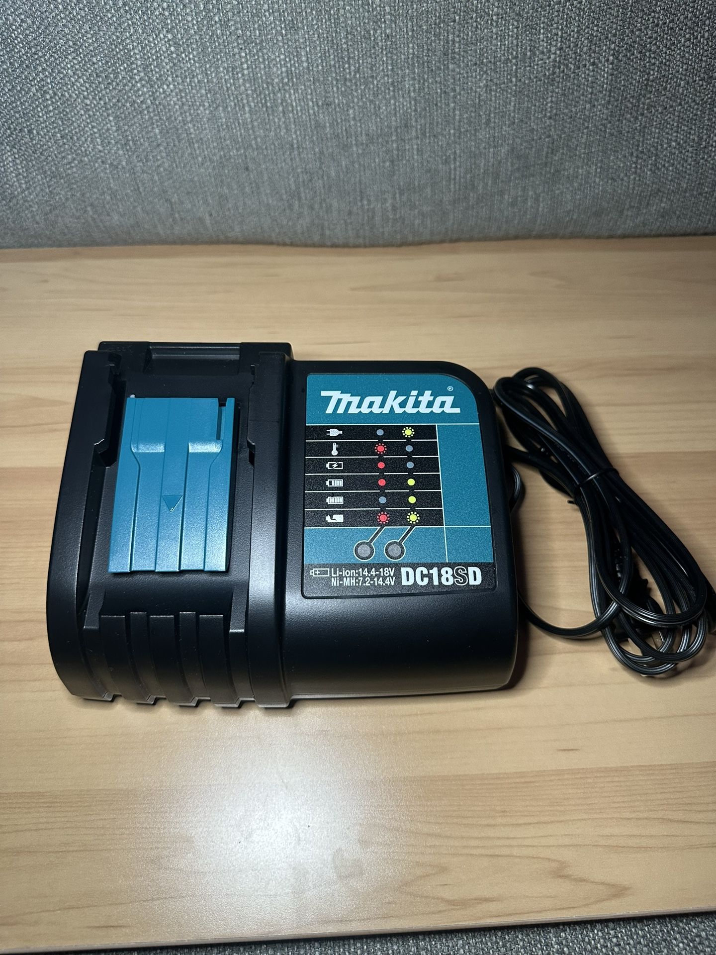 Makita Charger