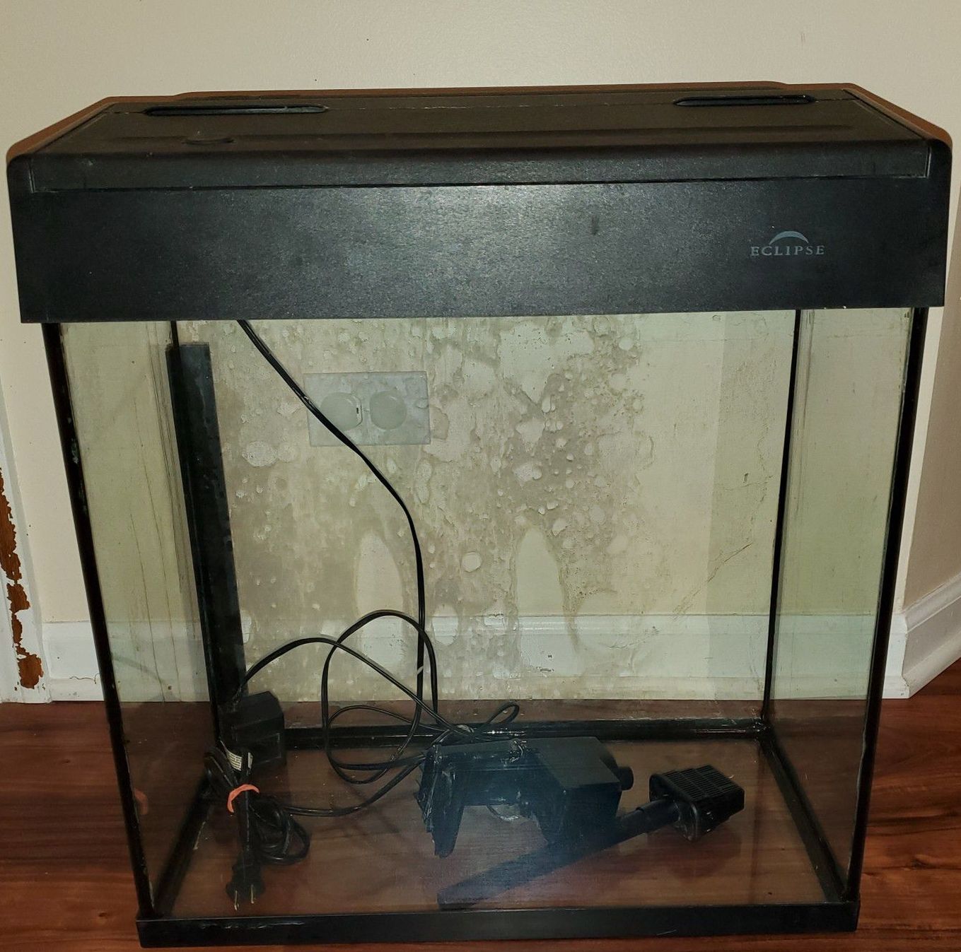 Fish tank with Lid, Filter, Gravel And Accessories