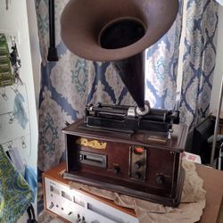 Phonograph.. Call only 