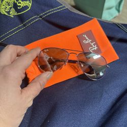  Ray-Ban Junior Aviator sunglasses with a Violet metal frame and Mirrored Lenses