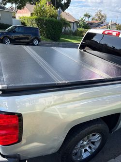 Hard Folding Tonneau Cover for Pickup Truck