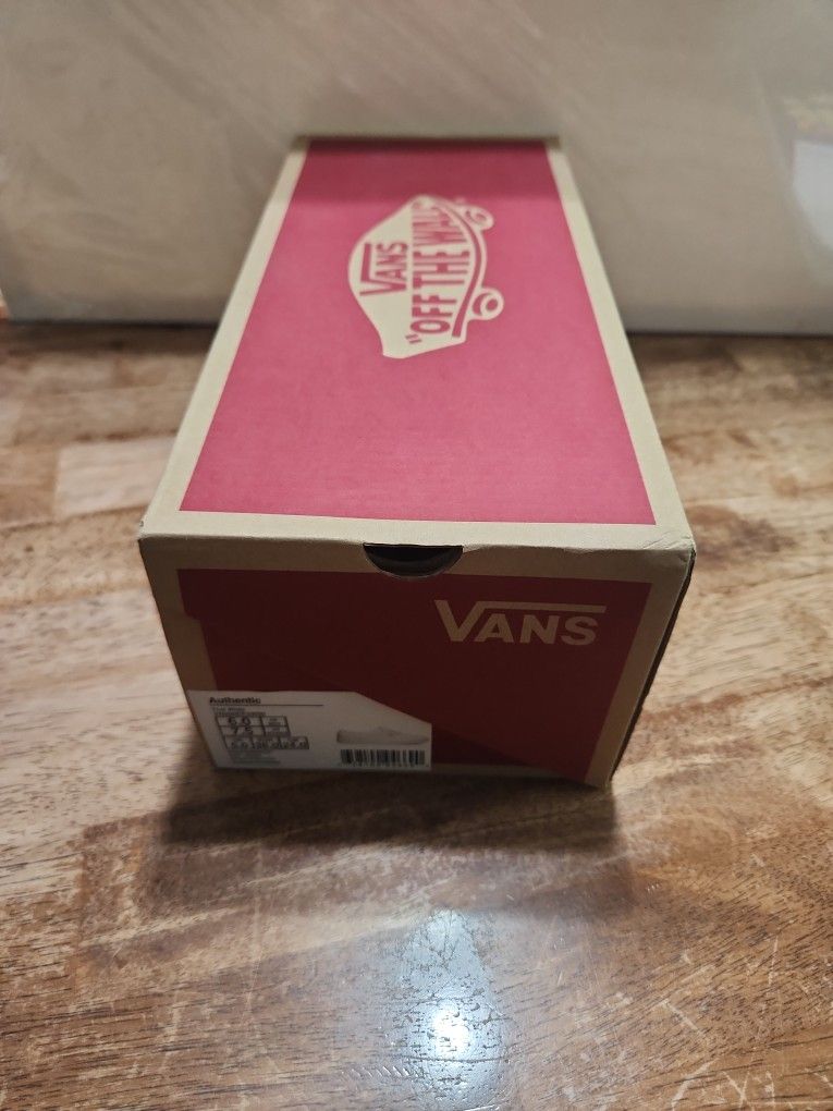 7 and a 1/2 athenic Vans