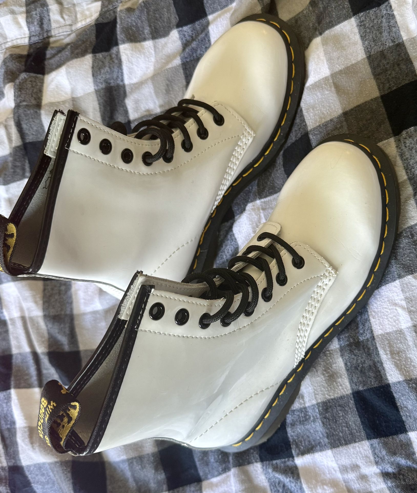 DR. MARTENS 1460 8-EYE BOOTS