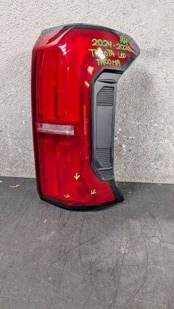 2024-2025-2026 TOYOTA TACOMA RIGHT TAIL LIGHT OEM USED #10316