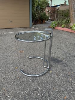 E 1027 Adjustable Table