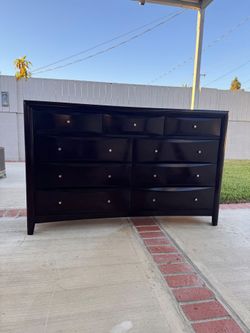 Wood Dresser with 11 Drawers