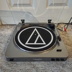 Audio Technica AT-LP60 Turntable 