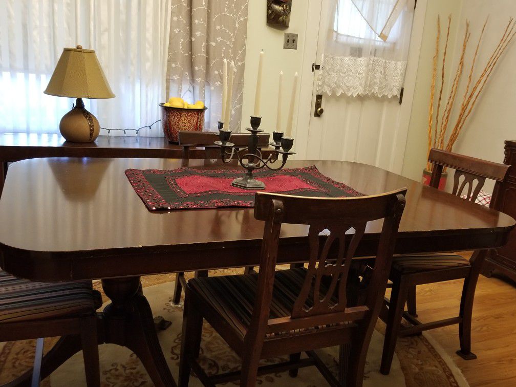 Vintage Dining Room Table + 4 Chairs