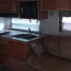 2006 Rockwood Beautiful condition, Brand new  queen size matress