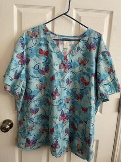 3x Scrub Top