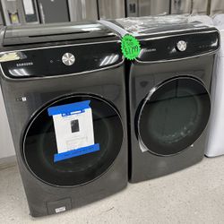 New Scratch And Dent Samsung Total Capacity Smart Dial With FlexWash Washer And Dryer Set Front Load 