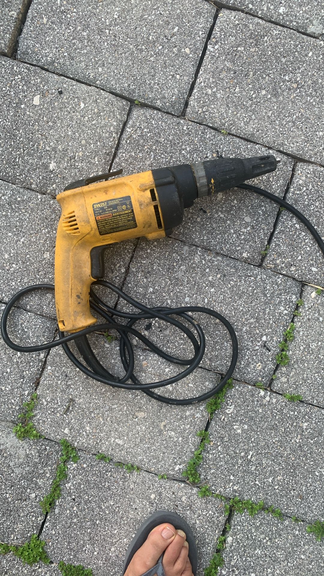 DEWALT SCREW GUN