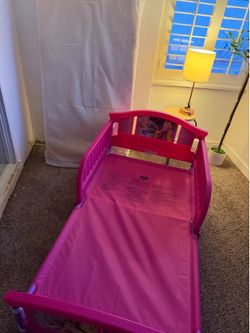 Toddler bed gently used- Disney Princess