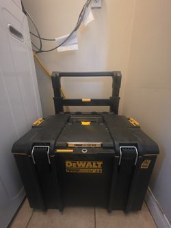 DEWALT TOUGHSYSTEM 2.0 Rolling Tool Box
