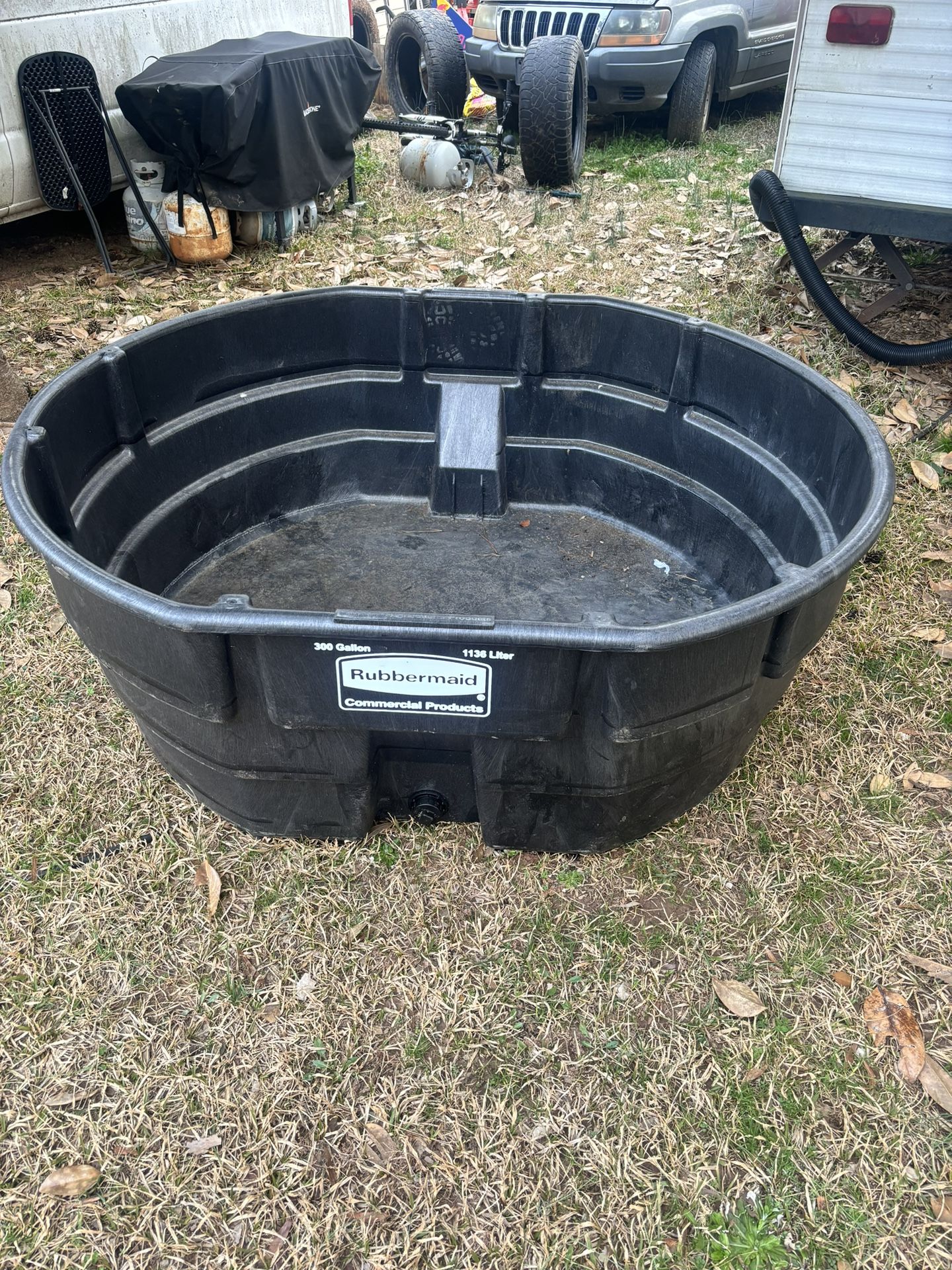 Brand new 300 Gallon Rubbermaid Structural Foam Stock Tank
