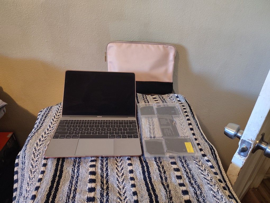 MacBook Model1354