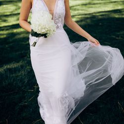 Elegant backless wedding dress