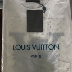 Louis Vuitton shirt Men’s Large and Medium