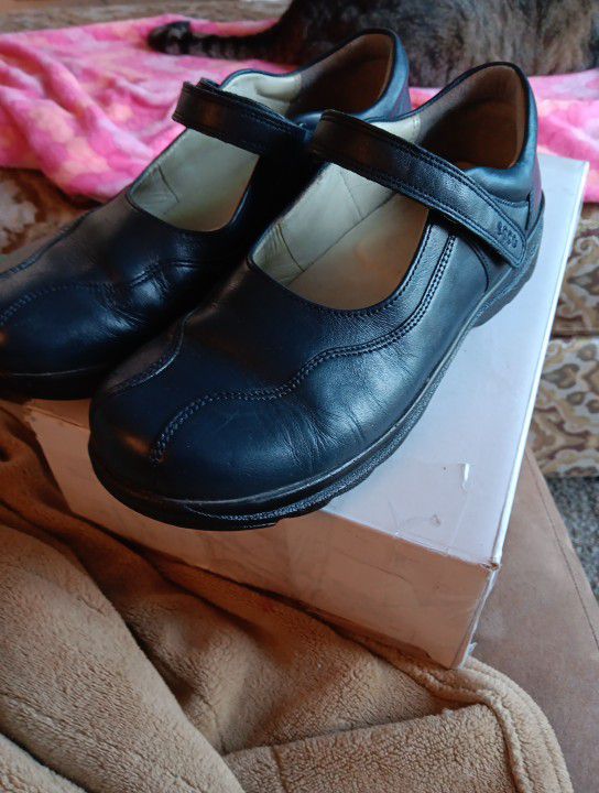 Ecco Size 8 Blue Leather Mary Jane Shoes
