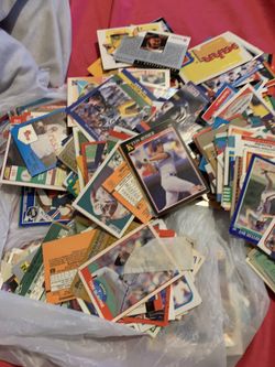 Assorted baseball ⚾️ cards