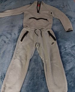Men's Nike Sportswear Tech Fleece jogger set/ half-zip hoodie w/ large front kangaroo pocket size M