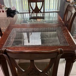 Solid Wood Dinning Table And Chairs
