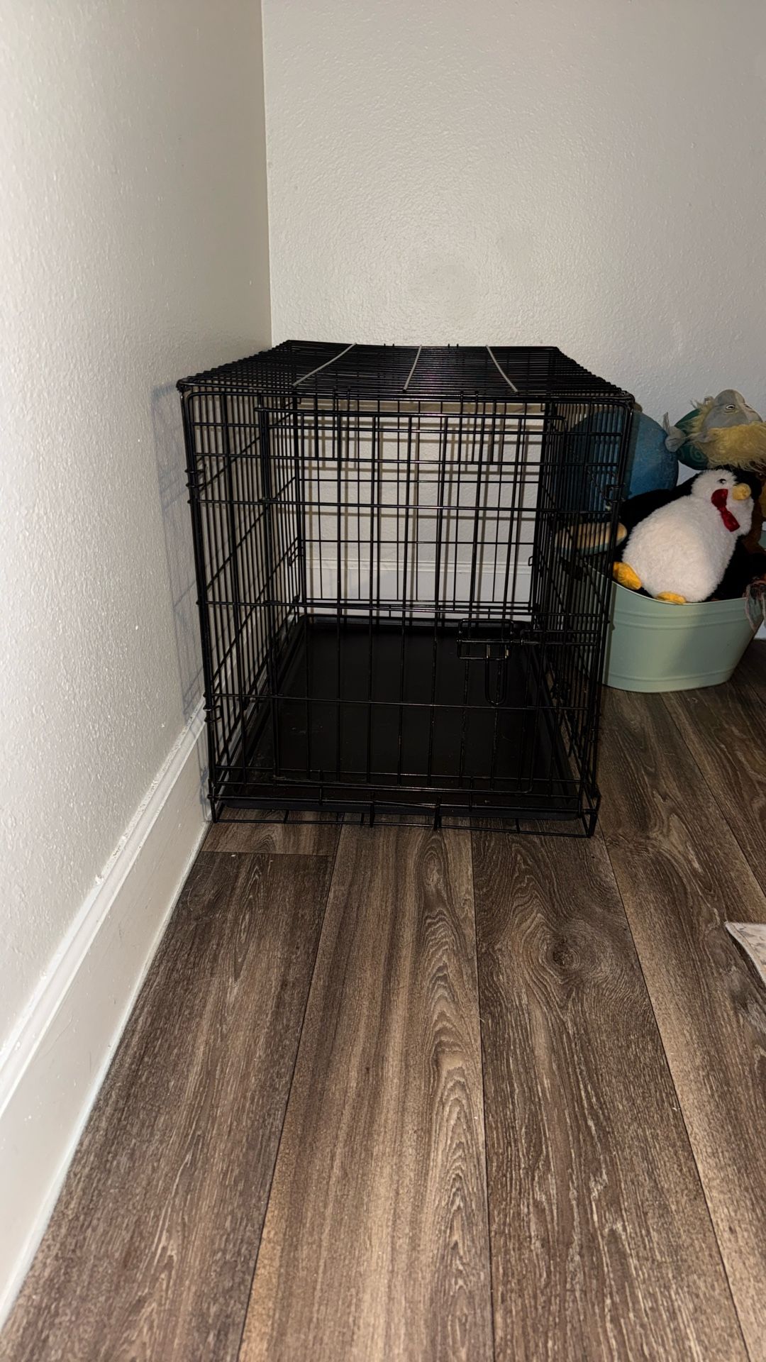 GENTLY USED 35” DOG CRATE