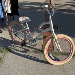 Girls Townie Bike Mint Condition  $75