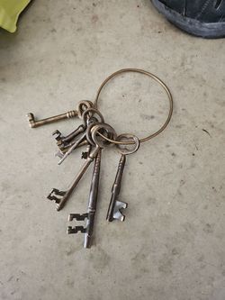 Antique Skeleton Keys on Ring