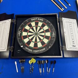 Dartboard - Comes With All Items In Pictures ( Good With Game Room , Pool Table , Arcade )