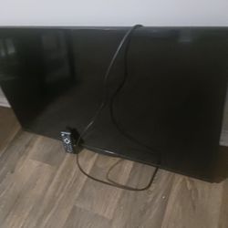 Insignia TV 39 Inches  $40