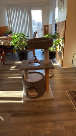 Cat scratcher tower