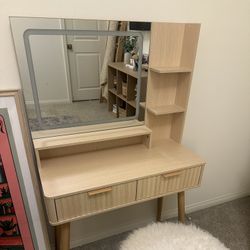 Makeup Vanity With Lighted Mirror