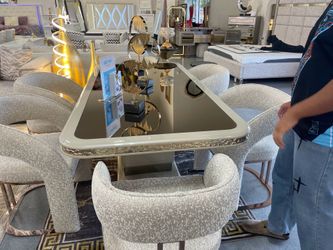 Dining table free